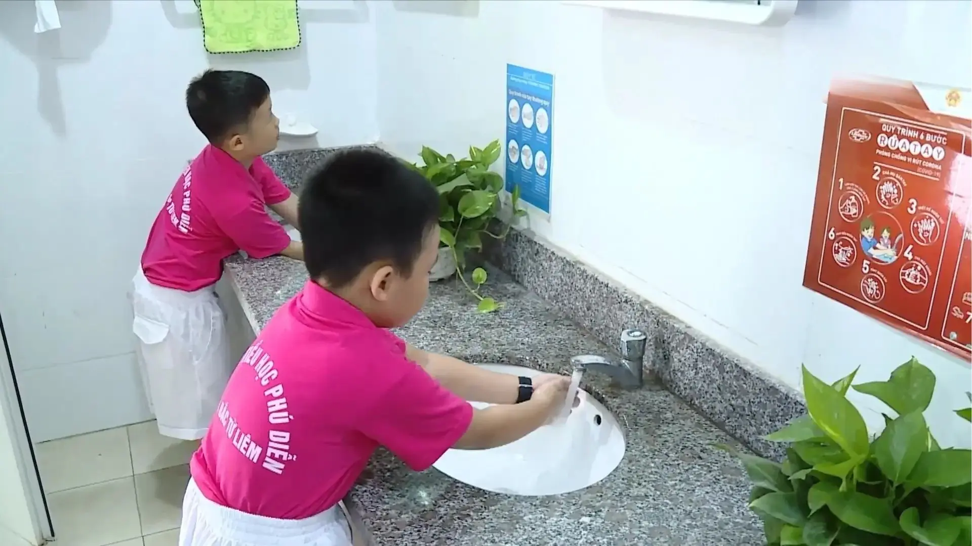 Hơn 60 tỷ đồng cho dự án cải thiện vệ sinh học đường